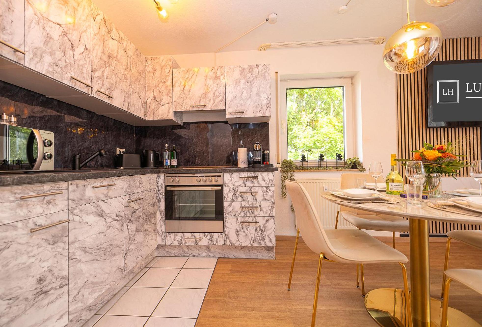 Luxx Home Bc, Zentral - Fuer 4 Personen - Balkon - Parken - Voll Ausgestattete Kueche Biberach an der Riß Exteriér fotografie